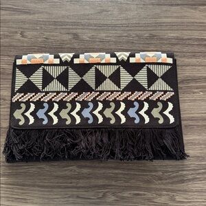 Geometric Patterned Fringe Clutch